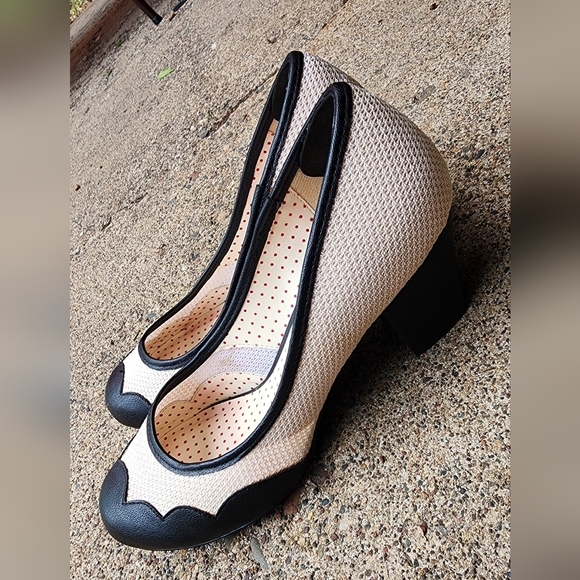 B.a.i.t. Rizzo Pump - Picture 2 of 3